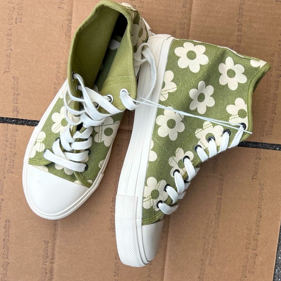 American eagle nwt high top floral sneakers size 8 adorable 70s style - Picture 2 of 7
